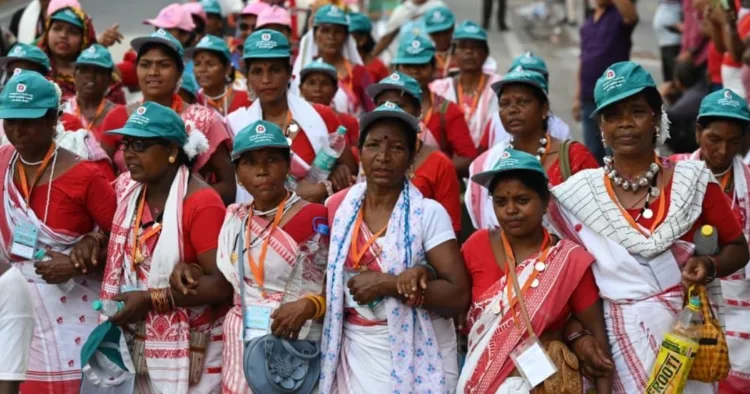 जनजातीय सांस्कृतिक समागम में शामिल होतीं जनजातियां