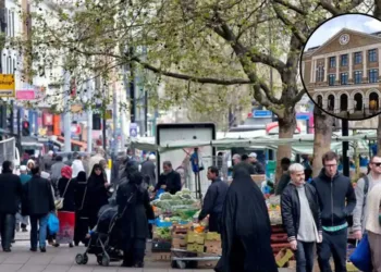 London tower Hamlets Muslim crowed