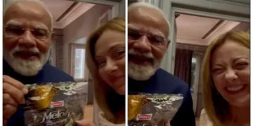 इटली की प्रधानमंत्री जॉर्जिया मेलोनी को मेलोडी गिफ्ट करते प्रधानमंत्री नरेंद्र मोदी।