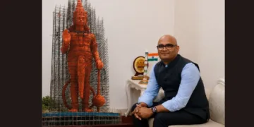 हनुमान जी की मूर्ति और मूर्तिकार नरेश कुमावत