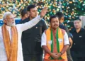नई दिल्ली में भाजपा मुख्यालय में कार्यकर्ताओं का अभिवादन करते प्रधानमंत्री श्री नरेंद्र मोदी। साथ में भाजपा अध्यक्ष नितिन नवीन जी।