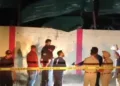 घटनास्थल पर जांच करते पुलिस अधिकारी