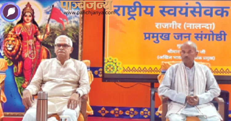 संगोष्ठी को संबोधित करते हुए श्री स्वांत रंजन।