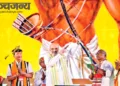 कार्यक्रम में तीर-कमान के साथ गृहमंत्री अमित शाह। साथ में हैं (बाएं से) डाॅ.बुधरी ताती, तेची गुबिन,सत्येन्द्र सिंह, गणेश राम भगत और डाॅ. राजकिशोर हांसदा