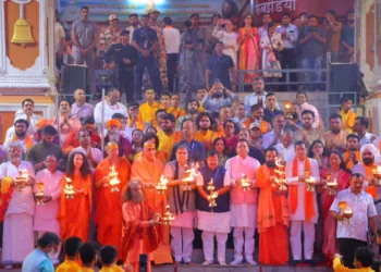 Rishikesh Parmarth Niketan Ganga Aarti CM Dhami Nitin Navin