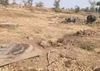 शिव मंदिर को गिराया गया