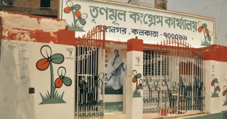 तृणमूल ऑफिस से भारी मात्रा में 'सफेद कपड़े' बरामद हुए।