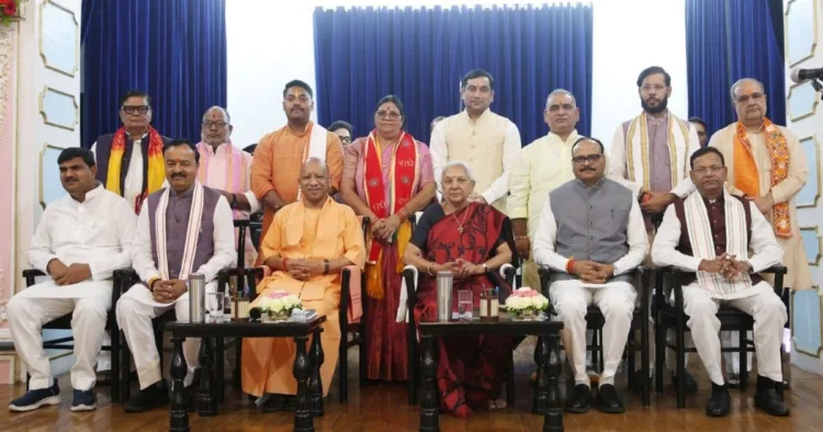 योगी मंत्रिमंडल का विस्तार हुआ। मुख्यमंत्री योगी आदित्यनाथ की मौजूदगी में राज्यपाल आनंदी बेन पटेल ने नए मंत्रियों को शपथ दिलाई।