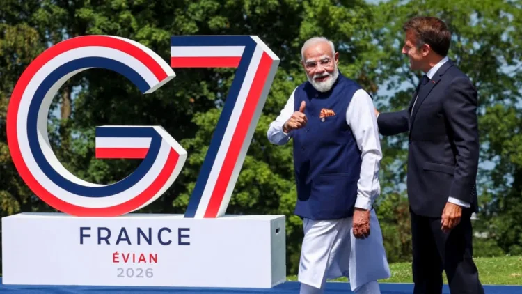 फ्रांस के राष्ट्रपति इमानुएल मैक्रां के साथ प्रधानमंत्री नरेन्द्र मोदी