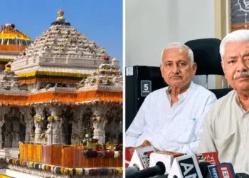 रायपुर में पत्रकार वार्ता के दौरान विहिप अध्यक्ष आलोक कुमार जी।