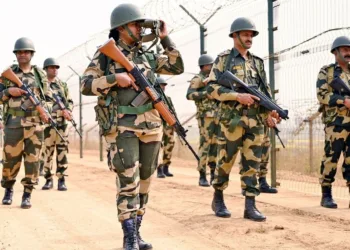 भारत-बांग्लादेश सीमा पर सतर्क सीमा सुरक्षा बल