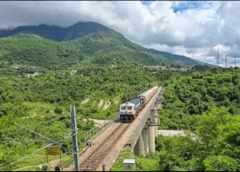Chicken neck rail corridor