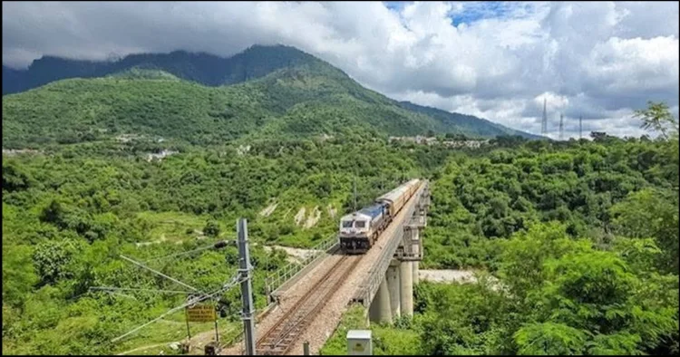 Chicken neck rail corridor