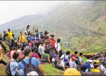 Crowd in hill