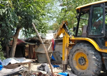 dhami government bulldozer action-against-illegal encroachment in uttarakhand