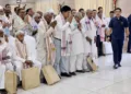 जेवर से आए किसानों से मिलते मुख्यमंत्री योगी आदित्यनाथ