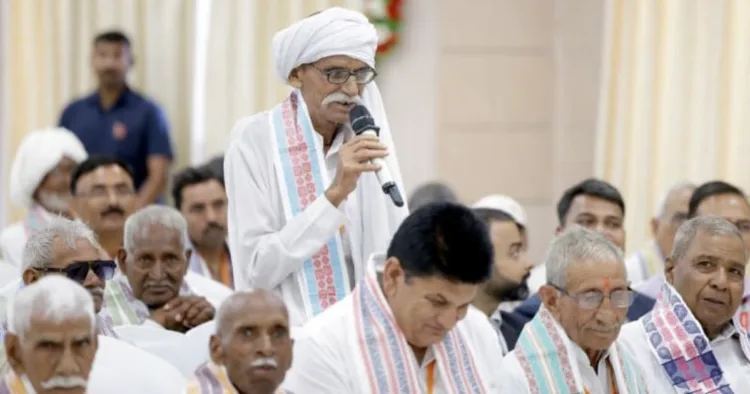 मुख्यमंत्री योगी आदित्यनाथ से मिलने पहुंचे किसान
