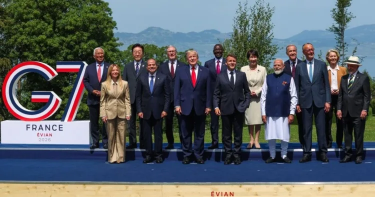 जी 7 की बैठक में भाग लेने के लिए प्रधानमंत्री नरेंद्र मोदी फ्रांस पहुंचे। इस दौरान ग्रुप फोटो भी हुई।