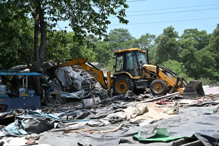 haridwar anti encroachment drive 45 illegal shanties removed railway land
