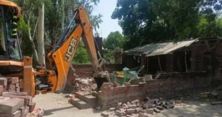 उन्नाव में अवैध मदरसा ध्वस्त