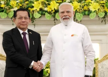 प्रधानमंत्री नरेन्द्र मोदी और म्यांमार के राष्ट्रपति यू मिन आंग ह्लाइंग।