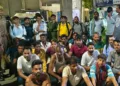 नोएडा में सार्वजनिक स्थानों पर शराब पीने वालों को पुलिस ने किया गिरफ्तार