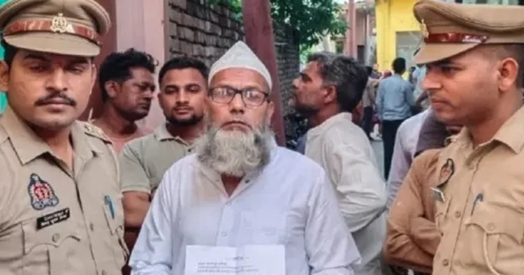 अवैध मस्जिद को हटाने के लिए पुलिस ने मौलवी को दिया नोटिस