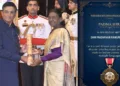 प्रख्यात अभिनेता आर माधवन को पद्म सम्मान देतीं राष्ट्रपति द्रौपदी मुर्मु