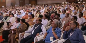 संघ शताब्दी वर्ष पर आयोजित कार्यक्रम में उपस्थित विभिन्न विश्वविद्यालयों के कुलपति