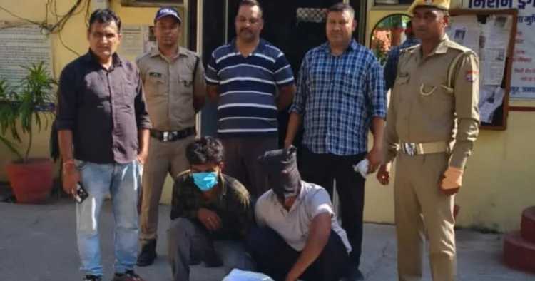 आरोपियों को गौमांस के साथ गिरफ्तार किया गया।