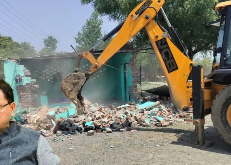 Action on illegal majar in Uttarakhand