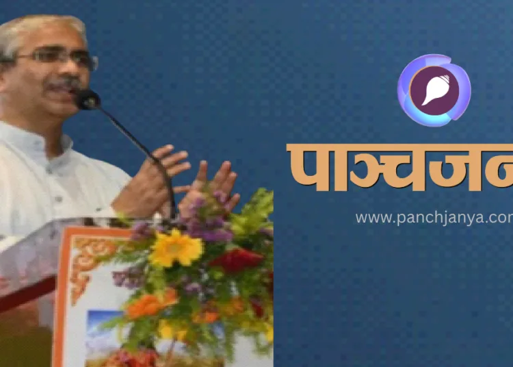 गोष्ठी को संबोधित करते हुए श्री अतुल लिमये