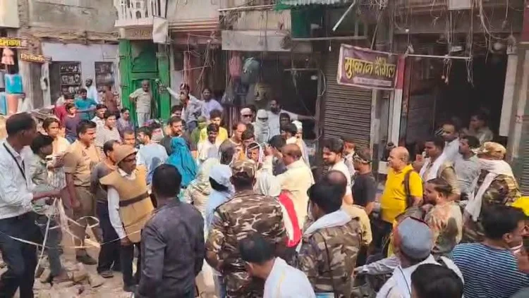 Varanasi Dalmandi Road Widening 4 Mosques Demolition Mutawalli Agreement PWD Administration