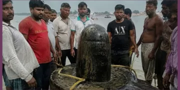 Varanasi Ganga River 2 quintal Shivling found Mauryan Empire