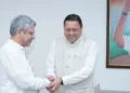 केंद्रीय रेल मंत्री अश्विनी वैष्णव से मुलाकात करते मुख्यमंत्री पुष्कर सिंह धामी