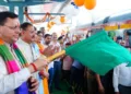 तीर्थ यात्रियों की ट्रेन को रवाना करते मुख्यमंत्री पुष्कर सिंह धामी