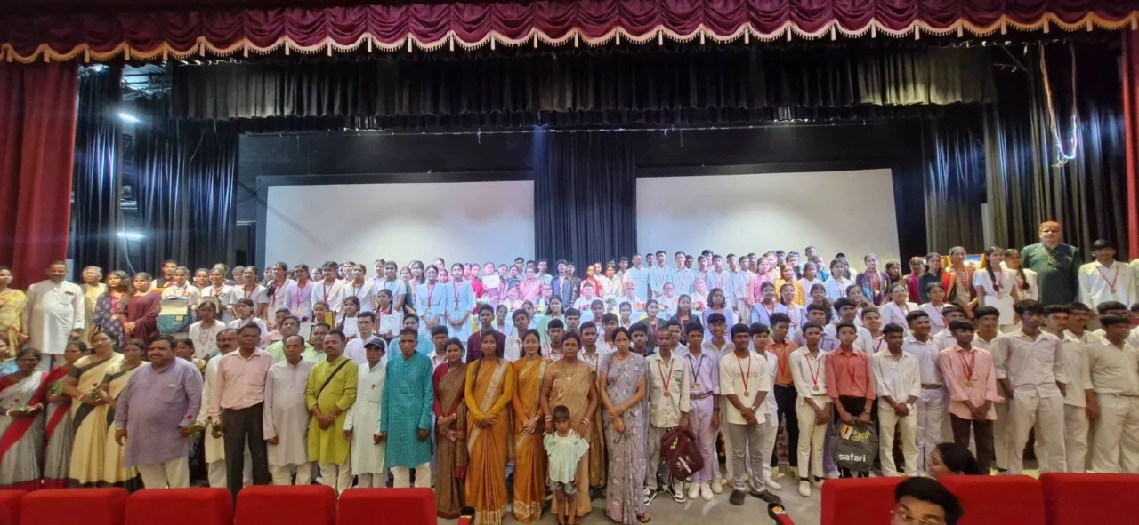Central University of Jharkhand CUJ Ranchi Vanvasi Kalyan Kendra Medhavi Chhatra Abhinandan Samaroh Satyendra Singh ISRO Panchjanya