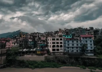 हिमाचल में नदियों में बाढ़ जैसे हालात