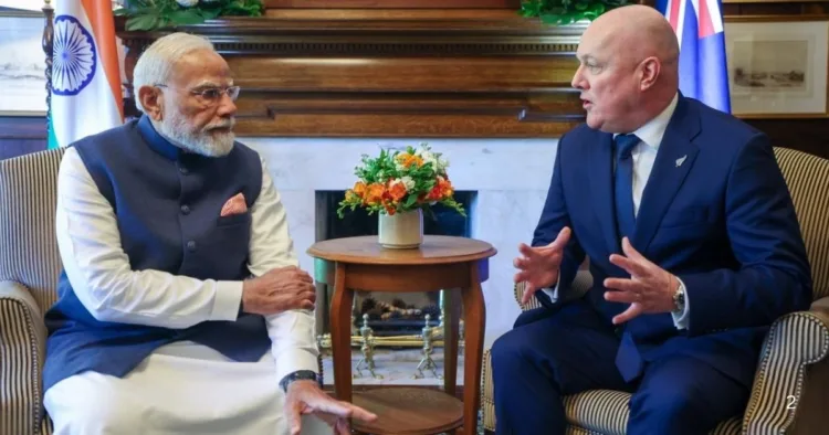 ऑकलैंड शिखर वार्ता में प्रधानमंत्री नरेंद्र मोदी और प्रधानमंत्री क्रिस्टोफर लक्सन