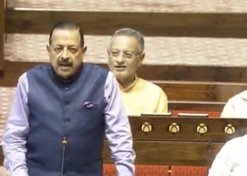 संसद में चर्चा के दौरान जवाब देते केंद्रीय मंत्री जितेंद्र सिंह