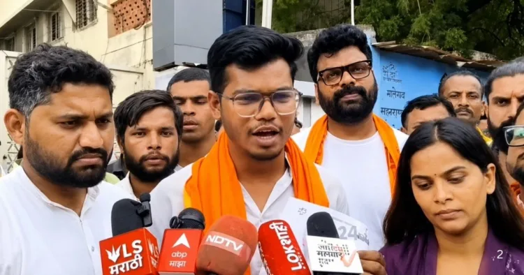 मालेगांव में लैंड जिहाद का विरोध करते हिंदू संगठनों के कार्यकर्ता