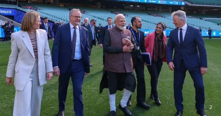 मेलबर्न क्रिकेट ग्राउंड पर ऑस्ट्रेलिया के प्रधानमंत्री के साथ भारत के प्रधानमंत्री नरेंद्र मोदी