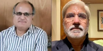 वरिष्ठ पत्रकार पंकज कुमार झा (बाएं)और राहुल देव (दाएं)।