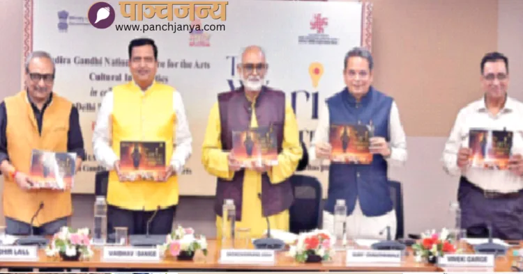 कार्यक्रम में पुस्तक का लोकार्पण करते (बाएं से) प्रो. सुधीर लाल, श्री वैभव डांगे, डॉ. सच्चिदानंद जोशी, डॉ. विजय चौथाईवाले और श्री विवेक गाडगे