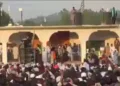 रावलकोट में पाकिस्तान के खिलाफ प्रदर्शन करते स्थानीय लोग। (फोटो- वीडियो ग्रैब)