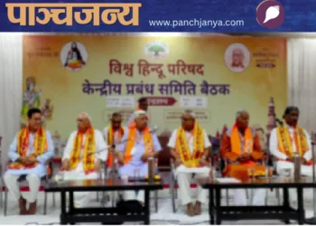 बैठक को संबोधित करते हुए श्री आलोक कुमार। साथ में हैं (बाएं से) श्री दिनेश चंद्र, श्री बजरंग बागड़ा, डॉ आर.एन. सिंह आदि अधिकारी