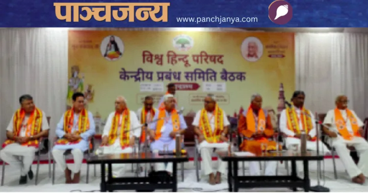 बैठक को संबोधित करते हुए श्री आलोक कुमार। साथ में हैं (बाएं से) श्री दिनेश चंद्र, श्री बजरंग बागड़ा, डॉ आर.एन. सिंह आदि अधिकारी