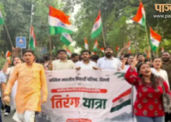 तिरंगा यात्रा में शामिल युवा