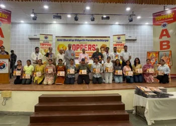 ABVP Hoshiarpur Medhavi Chhatra Samman RSS Prant Pracharak Narendra Kumar Avinash Rai Khanna Panchjanya
