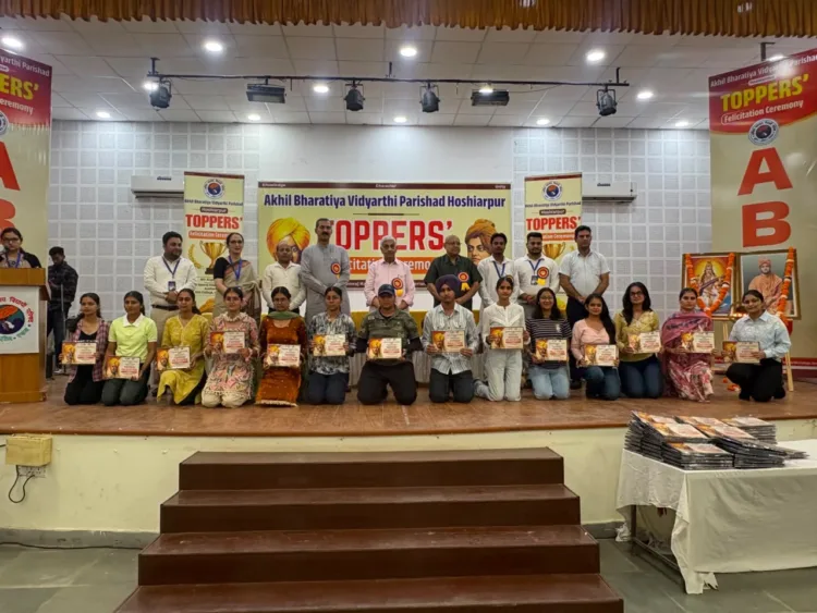 ABVP Hoshiarpur Medhavi Chhatra Samman RSS Prant Pracharak Narendra Kumar Avinash Rai Khanna Panchjanya